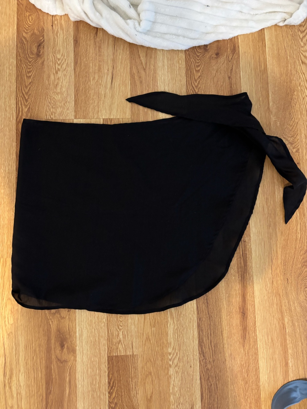 NWOT Sheer Back Tie Wrap Skirt Sarong